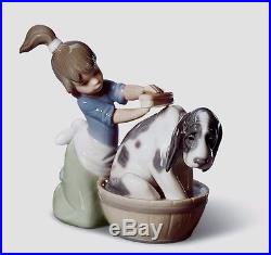 Lladro girl washing a dog 01005455 BASHFUL BATHER 5455 in original Box