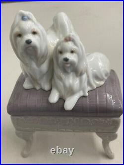Lladro lladro Figurine Looking Pretty Maltese Dogs On Ottoman 6688