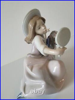 Lladro of Spain Who's the Fairest Porcelain Figurine #5468 In Original Box