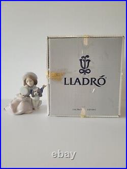 Lladro of Spain Who's the Fairest Porcelain Figurine #5468 In Original Box