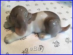 Lladro sleepy dog figurine, handmade in Spain. Glossy porcelain. Free priority ship