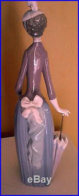Llardo Retired Figurine Stroll Lady withUmbrella & Dog #4761