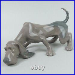 Lovely Lladro Dog Figure Bloodhound Looking For A Clue 5110