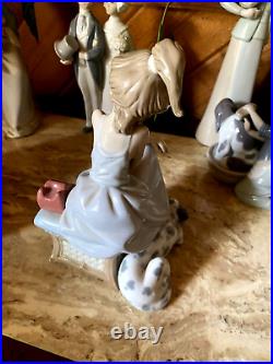 MINT CONDITION LLADRO 5466 CHIT CHAT GIRL ON PHONE WithDOG RETIRED FIGURINE