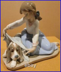 Mint Condition Vintage Lladro Figurine Dog's Best Friend #5688 Girl Covering Dog