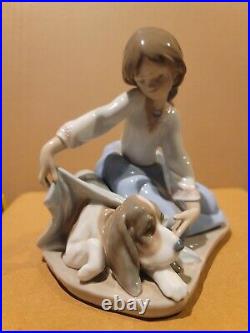 Mint Condition Vintage Lladro Figurine Dog's Best Friend #5688 Girl Covering Dog