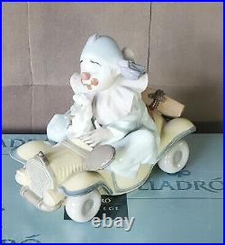 Mint LLADRO Clown TRIP TO THE CIRCUS Porcelain Figurine Car Dog