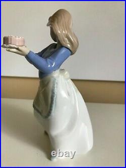 NAO BY LLADRO PUPPY'S BIRTHDAY GIRL WITHCAKE PUPPY DOG Hand Made in Spain