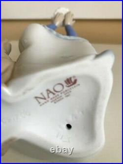 NAO BY LLADRO PUPPY'S BIRTHDAY GIRL WITHCAKE PUPPY DOG Hand Made in Spain