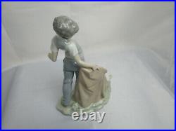 NAO Boy Fighting The Dog Retired Figurine, porcelian # 0161 MINT Lladro Rare