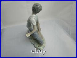 NAO Boy Fighting The Dog Retired Figurine, porcelian # 0161 MINT Lladro Rare