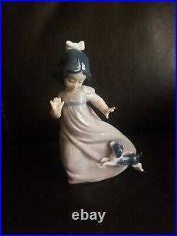 NAO Hand Made in Spain by Lladro Figurine Girl with Dog Daisa 1988 Porcelain