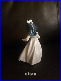 NAO Hand Made in Spain by Lladro Figurine Girl with Dog Daisa 1988 Porcelain