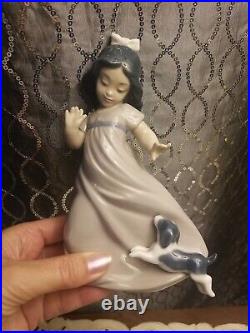 NAO Hand Made in Spain by Lladro Figurine Girl with Dog Daisa 1988 Porcelain