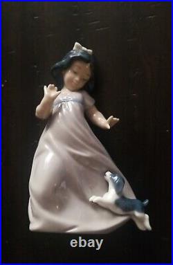 NAO Hand Made in Spain by Lladro Figurine Girl with Dog Daisa 1988 Porcelain