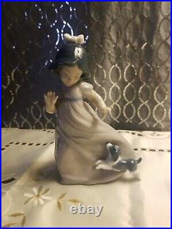 NAO Hand Made in Spain by Lladro Figurine Girl with Dog Daisa 1988 Porcelain