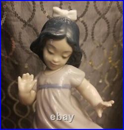 NAO Hand Made in Spain by Lladro Figurine Girl with Dog Daisa 1988 Porcelain