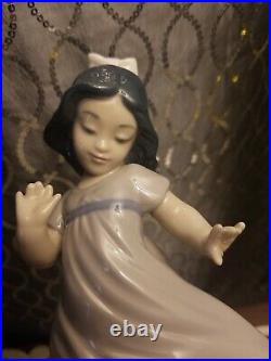 NAO Hand Made in Spain by Lladro Figurine Girl with Dog Daisa 1988 Porcelain