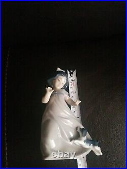 NAO Hand Made in Spain by Lladro Figurine Girl with Dog Daisa 1988 Porcelain