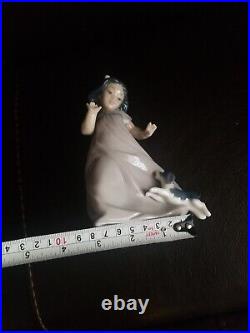 NAO Hand Made in Spain by Lladro Figurine Girl with Dog Daisa 1988 Porcelain