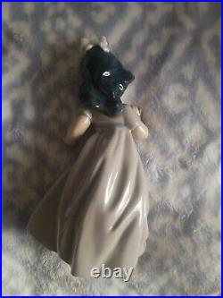 NAO Hand Made in Spain by Lladro Figurine Girl with Dog Daisa 1988 Porcelain