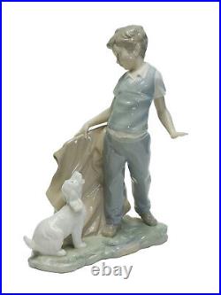 NAO by LLADRO 0161 FIGHTING THE DOG GLOSSY FIGURINE 9.5 H