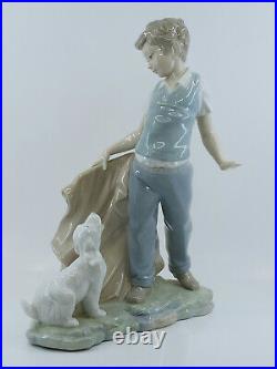 NAO by LLADRO 0161 FIGHTING THE DOG GLOSSY FIGURINE 9.5 H