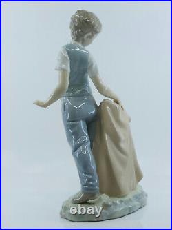 NAO by LLADRO 0161 FIGHTING THE DOG GLOSSY FIGURINE 9.5 H