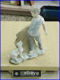 NAO by LLADRO 0161 FIGHTING THE DOG GLOSSY FIGURINE 9.5 H