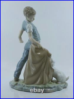 NAO by LLADRO 0161 FIGHTING THE DOG GLOSSY FIGURINE 9.5 H