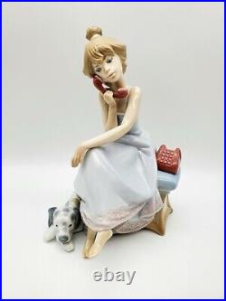 NICE VINTAGE ESTATE LLADRO 5466 CHIT CHAT GIRL ON PHONE WithDOG RETIRED FIGURINE