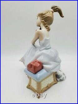 NICE VINTAGE ESTATE LLADRO 5466 CHIT CHAT GIRL ON PHONE WithDOG RETIRED FIGURINE