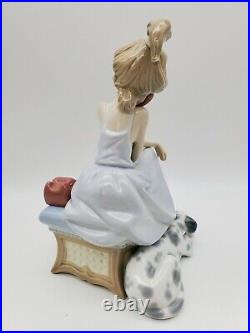 NICE VINTAGE ESTATE LLADRO 5466 CHIT CHAT GIRL ON PHONE WithDOG RETIRED FIGURINE