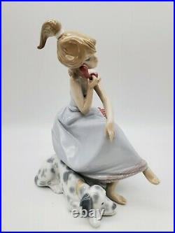 NICE VINTAGE ESTATE LLADRO 5466 CHIT CHAT GIRL ON PHONE WithDOG RETIRED FIGURINE