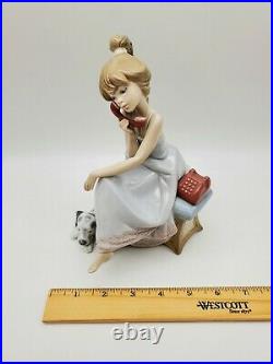 NICE VINTAGE ESTATE LLADRO 5466 CHIT CHAT GIRL ON PHONE WithDOG RETIRED FIGURINE