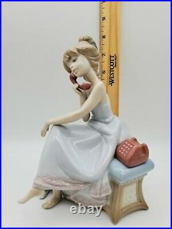 NICE VINTAGE ESTATE LLADRO 5466 CHIT CHAT GIRL ON PHONE WithDOG RETIRED FIGURINE