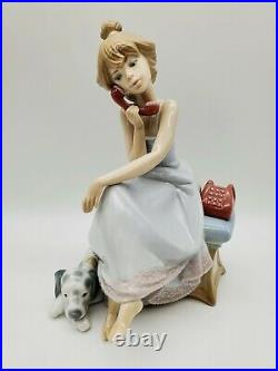 NICE VINTAGE ESTATE LLADRO 5466 CHIT CHAT GIRL ON PHONE WithDOG RETIRED FIGURINE