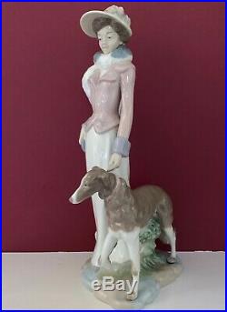 Nadal Lladro #853 Lady Woman Figurine With Bonnet & Scarf Walking Dog