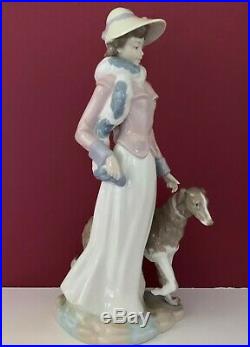 Nadal Lladro #853 Lady Woman Figurine With Bonnet & Scarf Walking Dog