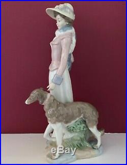 Nadal Lladro #853 Lady Woman Figurine With Bonnet & Scarf Walking Dog