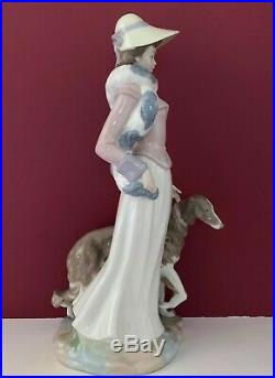 Nadal Lladro #853 Lady Woman Figurine With Bonnet & Scarf Walking Dog