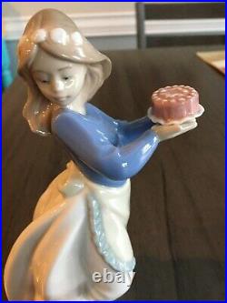 Nao Lladro Valencia Girl Holding Cake With Dog 1987 Spain