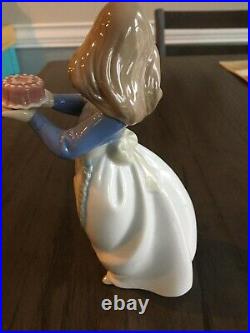 Nao Lladro Valencia Girl Holding Cake With Dog 1987 Spain