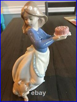 Nao Lladro Valencia Girl Holding Cake With Dog 1987 Spain