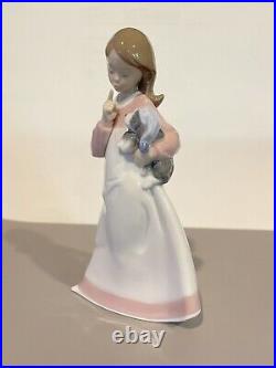 Nao by Lladro And Now to Bed Figurine 1478 Girl Dog GREAT CONDITION Rare