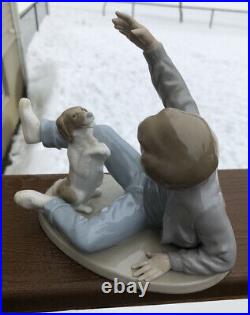 Nao by Lladro Figurine BOY WITH DOG PLAYING #278 Gloss Finish Excellent Conditio