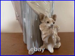 New Retired LLadro figurine #4761 Lady of the Boulevard Dog With Box Porcelain JA