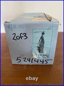 New Retired LLadro figurine #4761 Lady of the Boulevard Dog With Box Porcelain JA