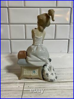 New in Box Lladro Chit Chat Girl on Phone withDog Porcelain Figurine 5466 Spain