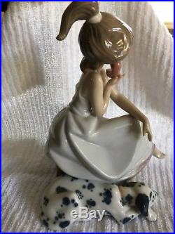 PERFECT Lladro Figurine Chit Chat Girl with Dog porcelain figurine 5466